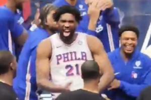 憋壞了！逆轉(zhuǎn)后恩比德&替補(bǔ)席噴垃圾話+疑似不雅動作反擊奇才球迷