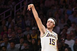 里夫斯：即使和詹姆斯&東契奇一起打球 我也會(huì)給自己背負(fù)很重責(zé)任