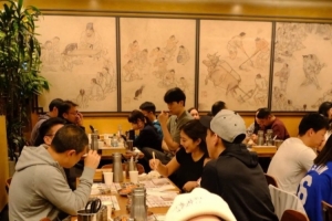 賽后吃夜宵？團(tuán)隊(duì)成員：楊瀚森那天是吃晚飯&喝的清湯 沒吃烤肉