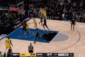 狀態(tài)不錯！克內(nèi)克特強攻拋射得手 可惜加罰不中