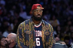 詹姆斯&庫里等4冠球員能追上你的7冠嗎？霍里：勒布朗最多再打2年