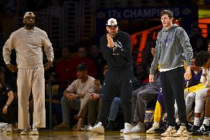 里夫斯：希望隊友們都快點復出 盧卡快點 勒布朗也快點