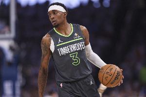 芬奇：麥丹打得非常自如 進(jìn)攻端做出了很棒的決策效率極高