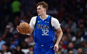 打幾分？弗拉格生涯前5場場均13.4分6.2板2.8助 命中率41%