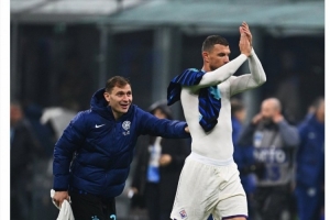 致敬！國米官方社媒賽后曬哲科照片：一日藍黑，終生藍黑