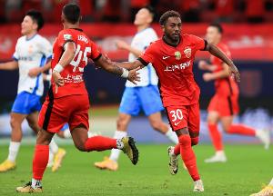 記者：加布里埃爾未現(xiàn)身海港今日訓(xùn)練，萊昂納多佩戴護(hù)具單獨(dú)訓(xùn)練