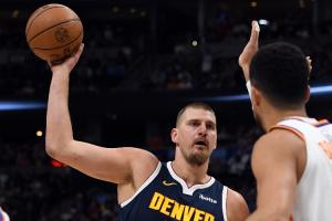 什么叫統(tǒng)治力！約基奇三節(jié)21分12板10助 開季連續(xù)4場(chǎng)三雙歷史第一