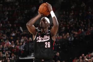 青島外援開始發(fā)揮！杜普-里斯連續(xù)三分命中 還防努爾基奇失誤