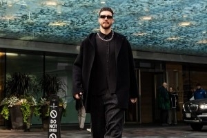 火箭眾將今日入場穿搭：申京大佬范 奧科吉亮色系外套搶眼