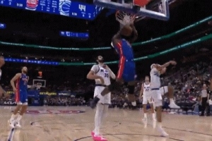 氣勢洶洶！斯圖爾特空切接康寧漢姆突破分球完成雙手暴扣