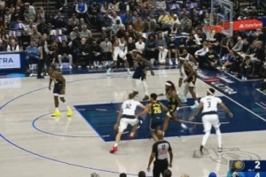 還是很生澀！弗拉格慢三步持球突破外傳 西卡候個(gè)正著將球攔截