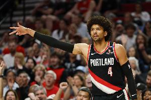 開拓者官方：塞布爾左手拇指受傷 本場(chǎng)比賽不會(huì)回歸