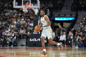 貝爾：火箭迫切需要?？怂惯@樣的控衛(wèi) 但這種交易不太可能發(fā)生