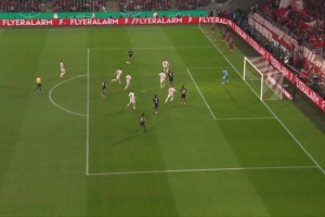 拜仁因誤判獲利！埃貝爾：擔(dān)憂邊裁能力退化，支持更早啟用VAR