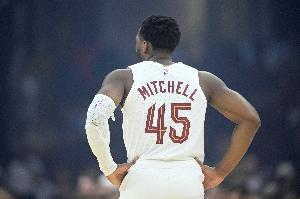 米切爾下半場(chǎng)0分！阿特金森：他沒受傷 他跟我說(shuō)他沒事