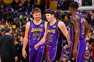 東契奇會發(fā)短信說什么？里夫斯：他可能會說我太菜了 投丟14個球