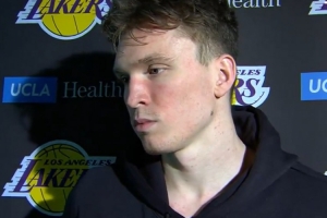 打狼隊(duì)進(jìn)攻端會(huì)怎么打？克內(nèi)克特：看防守給我們什么 突破或投籃