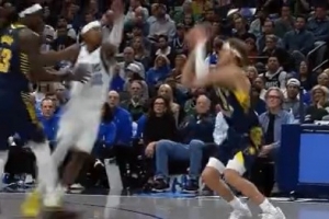 不止是扣籃王！麥克朗外線張弓搭箭飚進三分還有加罰 完成打4分