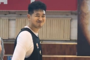 好久不見的阿不都&吳冠希！新疆男籃訓(xùn)練視頻：球場暖心時刻 愛了