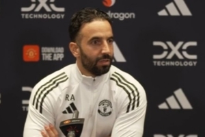 阿莫林：利桑德羅現(xiàn)在還不能上場 會(huì)看看阿瑪?shù)潞湍凡顧n效果