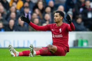 克拉滕伯格談加克波倒地未判點：他是預(yù)判接觸，并主動倒地要點球