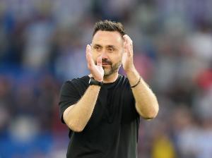 德澤爾比：帕瓦爾失誤很正常沒(méi)必要小題大做，我對(duì)此一笑置之