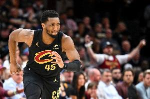 這誰(shuí)頂?shù)米“?！騎士首節(jié)三分球12中10 命中率超八成