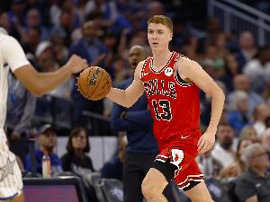 射手就要投得準(zhǔn)！許爾特8中6&三分5中3貢獻(xiàn)18分4板4助