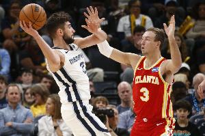 優(yōu)質(zhì)射手！肯納德半場(chǎng)12分鐘6中4砍并列全隊(duì)最高12分 三分3中3