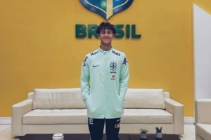 每體：巴薩在密切關注16歲的巴西新星扎巴雷利