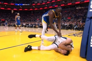 追夢(mèng)怒噴阿爾達(dá)馬：你個(gè)軟蛋！小丑！你只會(huì)躺地上打滾像死了一樣