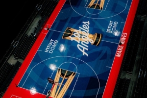 快船已為明天的NBA杯做好準備！剛鋪好的NBA杯球場地板顏值如何？