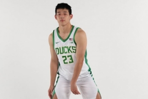 6投1中！媒體人：林葳被雙人包夾&擠掩護去拼命防守 克制了出手數(shù)