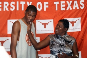 KD：我小時候在課堂上說話太多 我媽會在全班面前狠狠扇我耳光