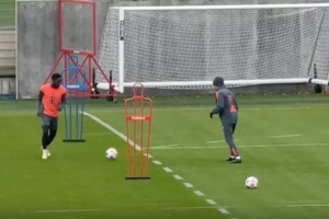 傷員回歸！德天空：阿方索-戴維斯已重返球場進行有球訓練