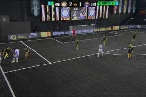 秀腳法！馬塞洛國王聯(lián)賽腳后跟磕球過人