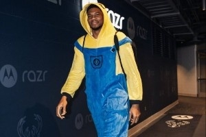 還有這層聯(lián)系？字母哥入場秀cos小黃人 約基奇曾扮神偷奶爸格魯