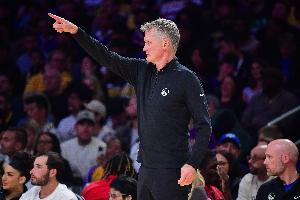 科爾：在這個(gè)聯(lián)盟里人人都能打球 說(shuō)實(shí)話這場(chǎng)失利我并不意外！