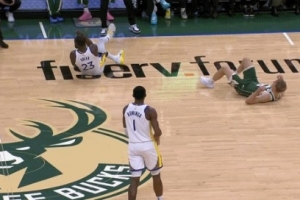 你冷靜下！追夢(mèng)被吹掩護(hù)犯規(guī)想挑戰(zhàn) 科爾無視并換下前者