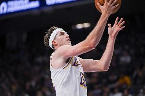 回歸輔助角色！里夫斯首節(jié)5投2中 罰球3中3拿到7分1板1助1斷