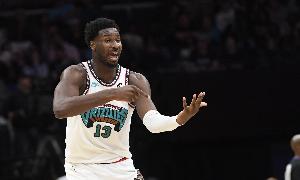 拼至6犯離場(chǎng)！小賈倫-杰克遜8投6中 得到15分4板1助