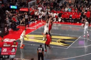 抹平分差！阿夫迪亞快攻中強硬背打命中 開拓者追平比分