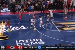 就是有這個自信！哈登不緊不慢過半場 搶一個超遠三分命中！