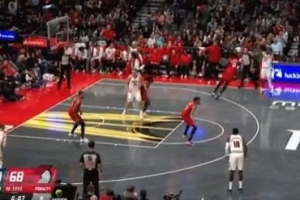 終于來(lái)了！卡梅隆-約翰遜運(yùn)球干拔加長(zhǎng)三分一箭穿心！