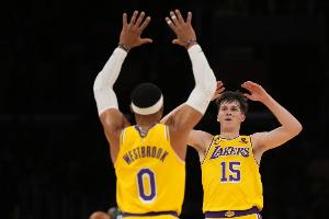 史上僅兩人賽季前5場(chǎng)場(chǎng)均至少34分5板10助 里夫斯&MVP賽季威少