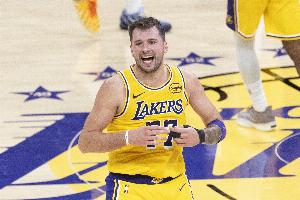 東契奇連續(xù)三場比賽場均45.3分 2007年科比之后湖人隊史首人