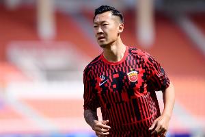 徐新完成中國俱樂部各項(xiàng)職業(yè)賽事出戰(zhàn)200場，共打入7球