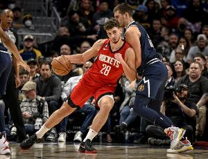 火龍系！申京賽季前5場場均7.6助 僅次于約基奇&張伯倫中鋒第三