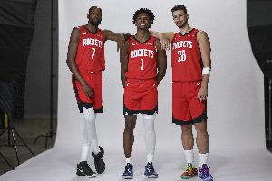 記者：火箭以匪夷所思的準頭投進著三分球 要做好回調(diào)準備