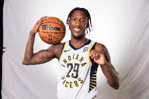 西卡：昆頓-杰克遜毫無畏懼為球隊注入了能量 喜歡他的打球方式